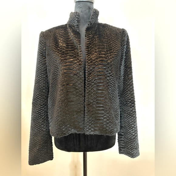 Alice + Olivia Black Faux Fur Solid Snakeskin Jacket. Size medium. - Picture 3 of 12